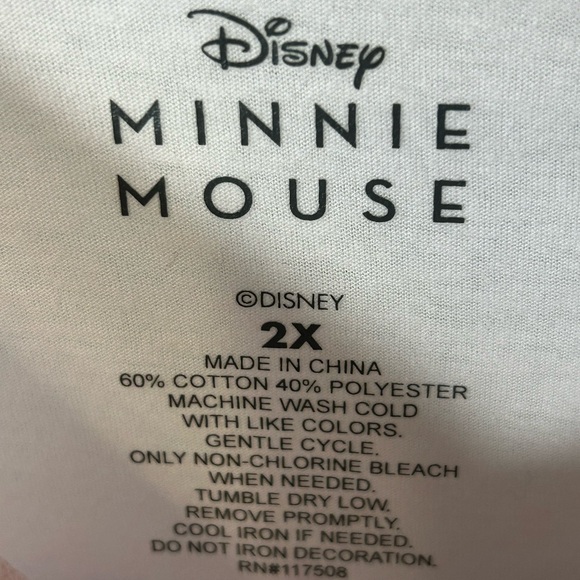 Mini & Daisy Galentine’s printed T-shirt. - Picture 4 of 6